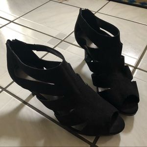 PEEP TOE SHORT BLACK SUEDE HEELS